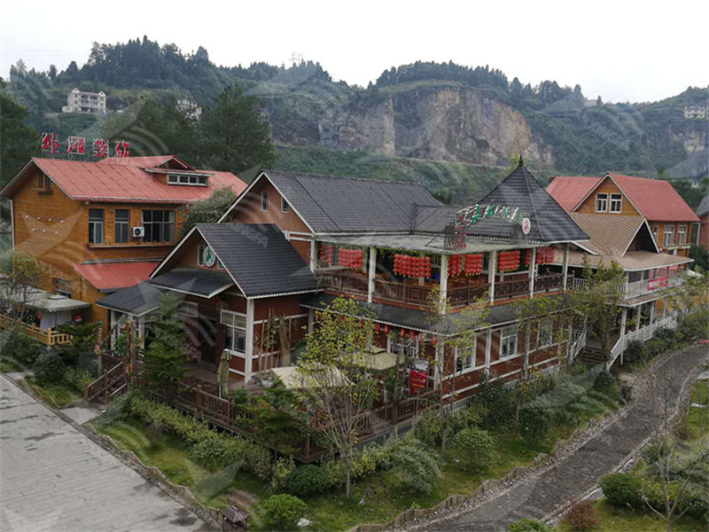 选择恩施合成树脂瓦，为南方屋顶雨季防水护航